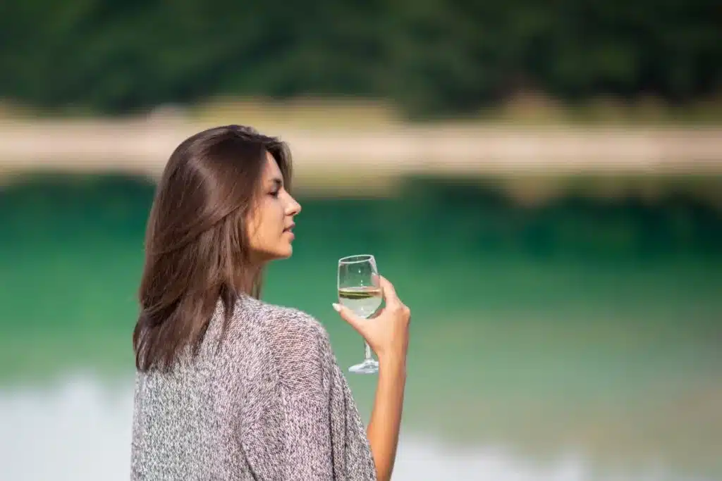 Kobiecy alkoholizm: kobieta w alkoholowym zniewoleniu
